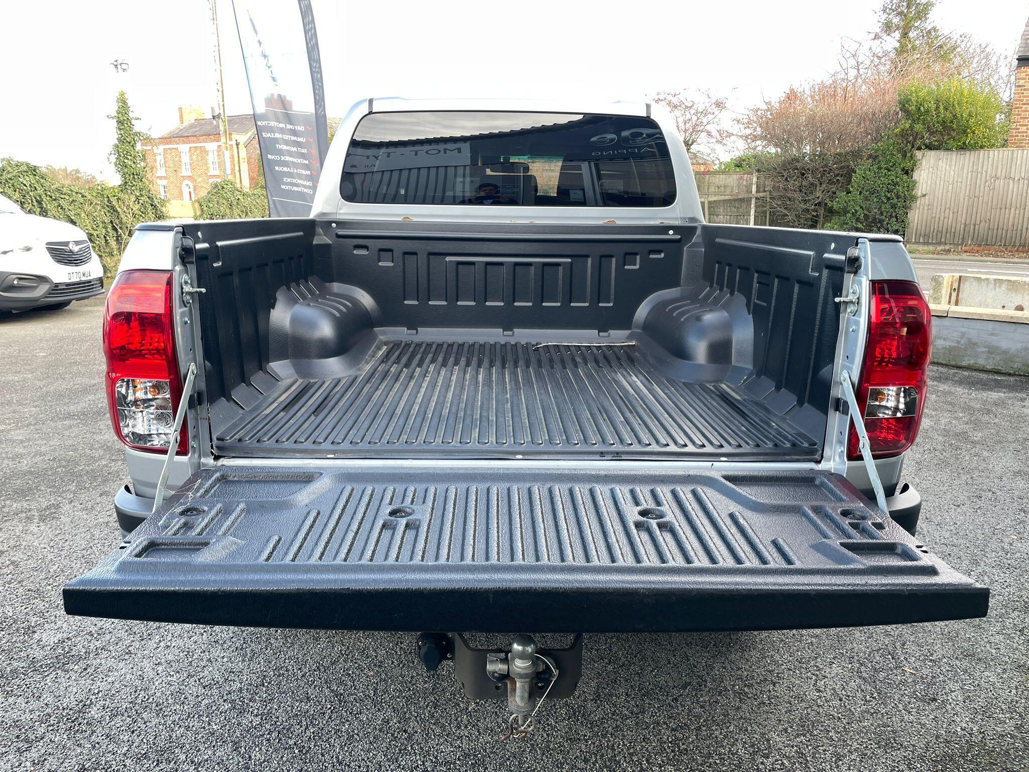 Toyota Hilux - image 7